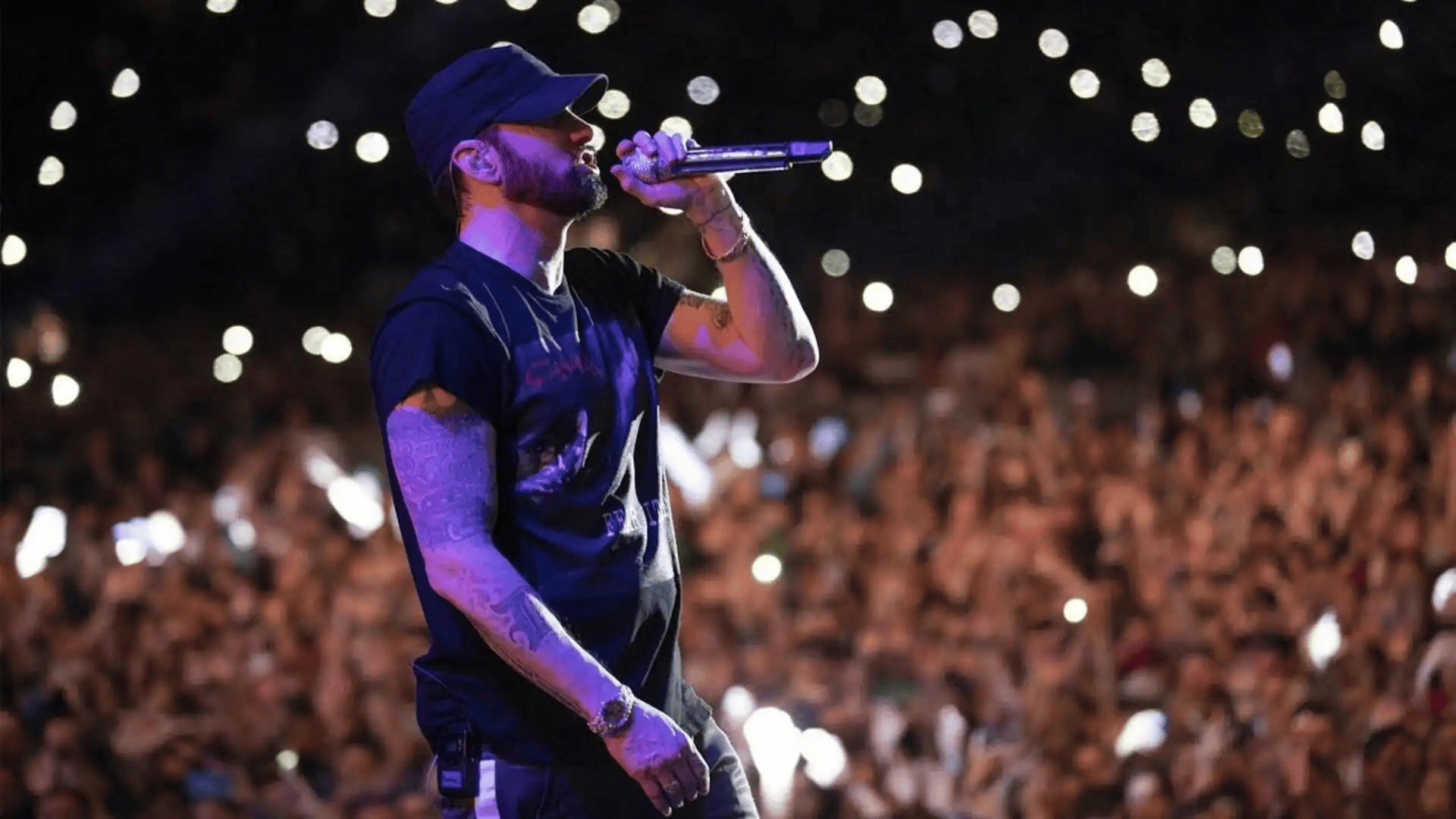 eminem-performing-on-stage