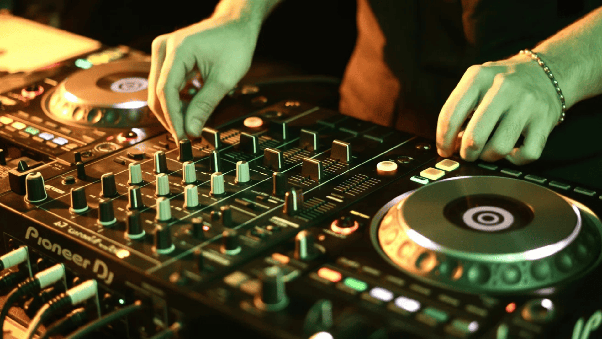 house-music-dj-setup